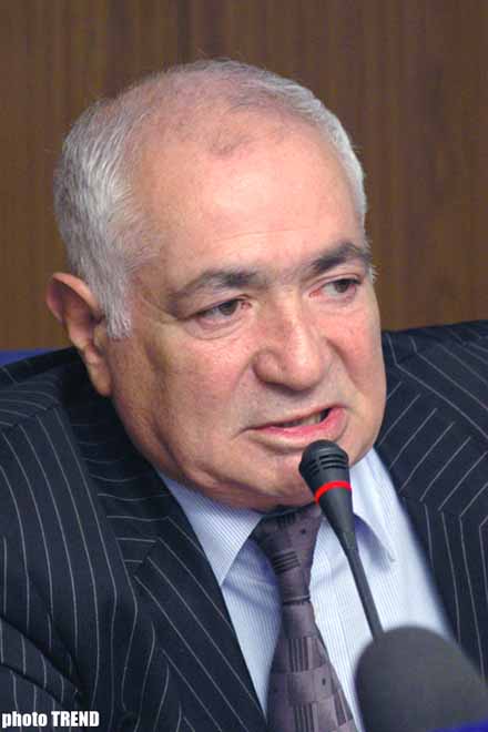 Выходить на сцену в обнаженном виде - это проявление неуважения к зрителю - заслуженный поэт Азербайджана Вахид Азиз